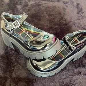 Girls junior brand new shoes size 6